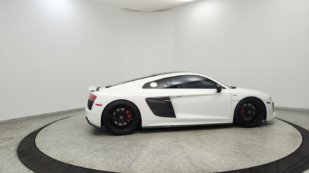 Used 2017 Audi R8 V10 w/ Carbon Exterior Package AWD/4WD image 6