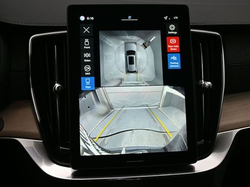 New 2026 Volvo XC90 B6 Plus w/ Protection Package Premier AWD/4WD image 13