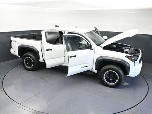 Used 2024 Toyota Tacoma TRD Off-Road AWD/4WD image 44