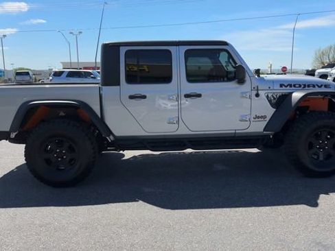Used 2023 Jeep Gladiator Mojave w/ Cold Weather Group AWD/4WD image 9