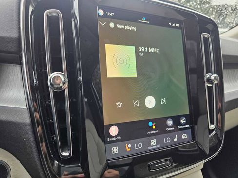 Used 2025 Volvo XC40 B5 Plus w/ Protection Package Premier image 31