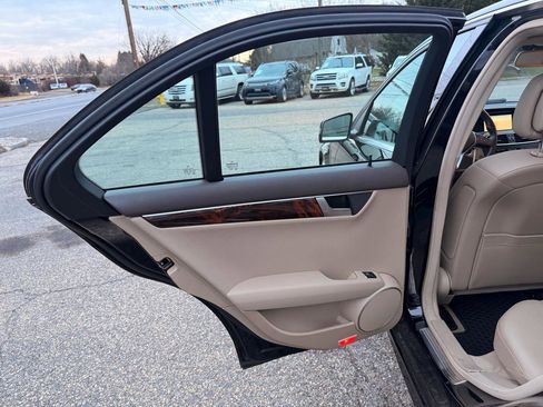 Used 2013 Mercedes-Benz C 300 4dr Sdn C 300 Sport 4MATIC image 19