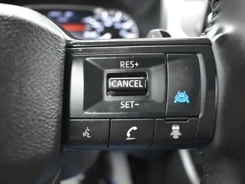 Used 2025 Nissan Rogue SV FWD image 23