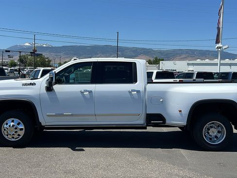 New 2026 Chevrolet Silverado 3500 High Country w/ High Country Premium Package AWD/4WD image 9