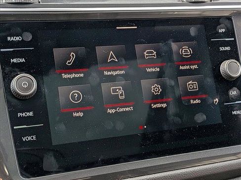 Used 2023 Volkswagen Tiguan SE R-Line image 9