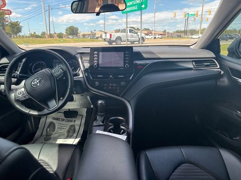 Used 2021 Toyota Camry SE image 9