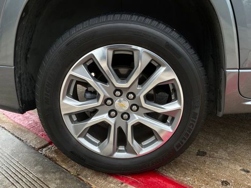 Used 2018 Chevrolet Traverse Premier w/ LPO, 'HIT The Road' Package AWD/4WD image 8