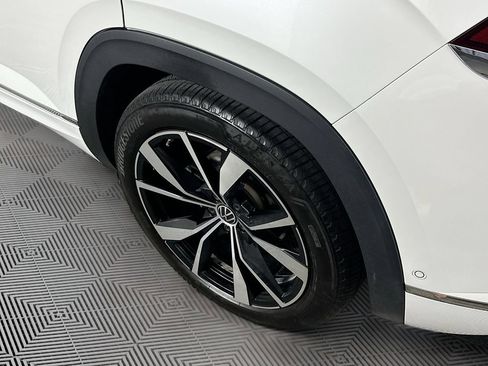 Used 2024 Volkswagen Atlas Cross Sport SEL Premium R-Line AWD/4WD image 40