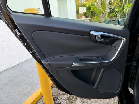 Used 2015 Volvo V60 T5 image 20