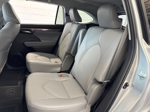 Used 2021 Toyota Highlander Limited AWD/4WD image 39