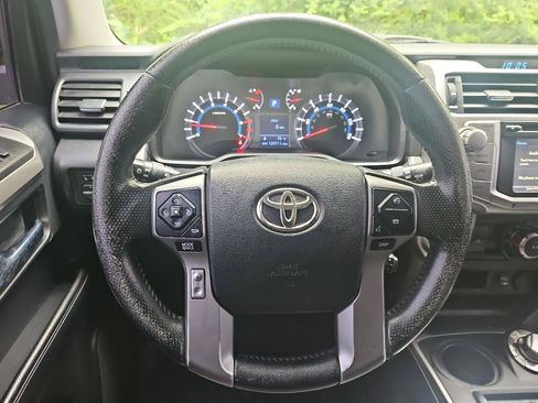 Used 2014 Toyota 4Runner SR5 AWD/4WD image 18