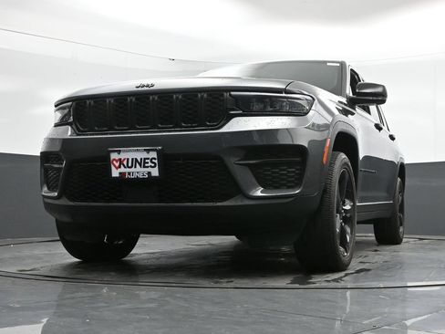 Used 2025 Jeep Grand Cherokee Altitude AWD/4WD image 44
