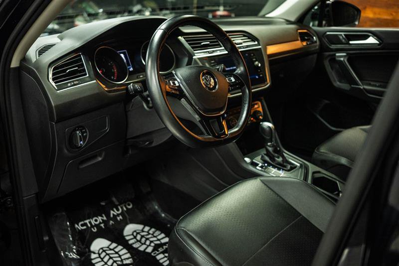 Used 2018 Volkswagen Tiguan SE w/ Panoramic Sunroof Package FWD image 8