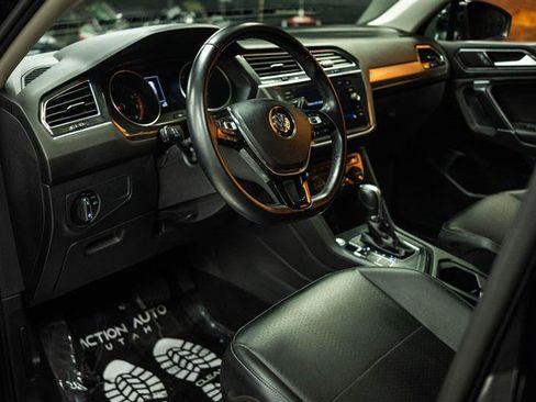 Used 2018 Volkswagen Tiguan SE w/ Panoramic Sunroof Package FWD image 8