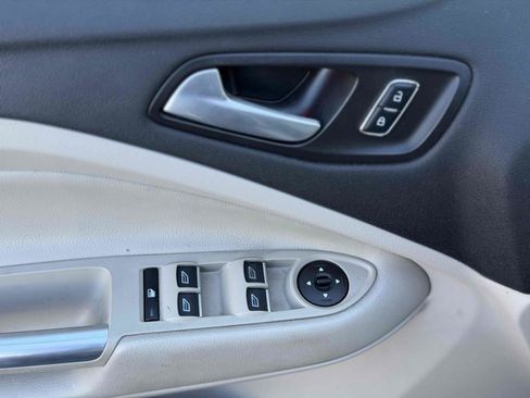 Used 2016 Ford C-MAX Energi SEL w/ Equipment Group 302A FWD image 22