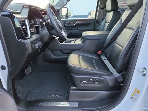 Used 2025 GMC Sierra 3500 Denali w/ Denali Reserve Package image 25