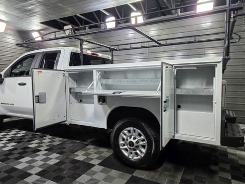 Used 2023 GMC Sierra 2500 Pro w/ Convenience Package image 12