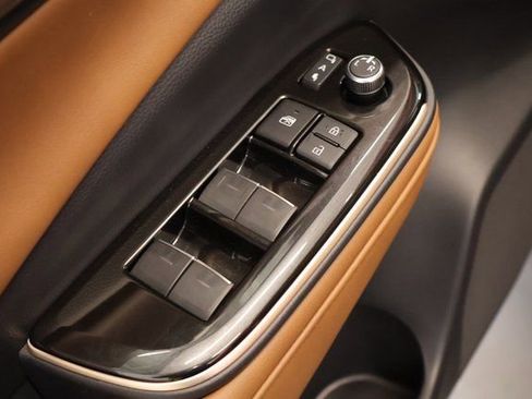 New 2025 Toyota Crown Signia image 10