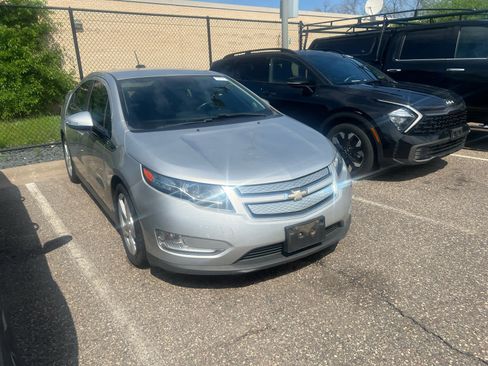 Used 2015 Chevrolet Volt w/ Enhanced Safety Package 1 FWD image 2