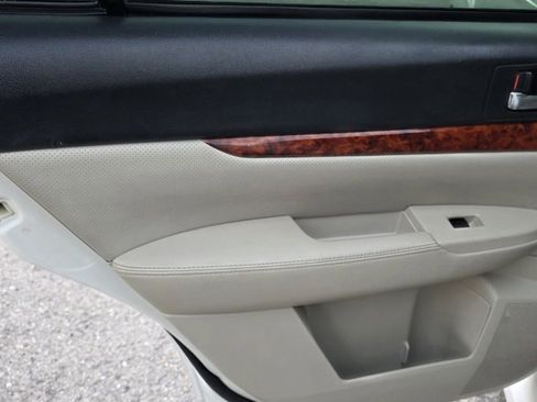 Used 2011 Subaru Legacy 2.5i Limited image 12