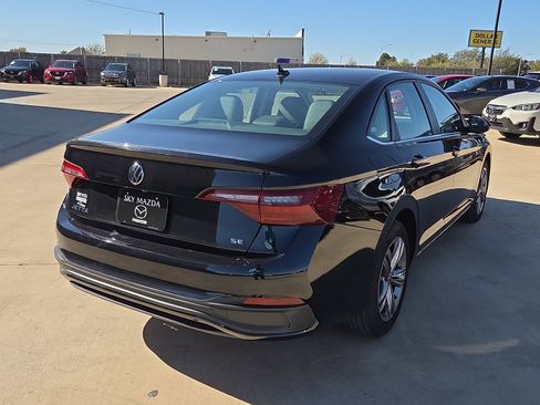 Used 2024 Volkswagen Jetta SE image 5