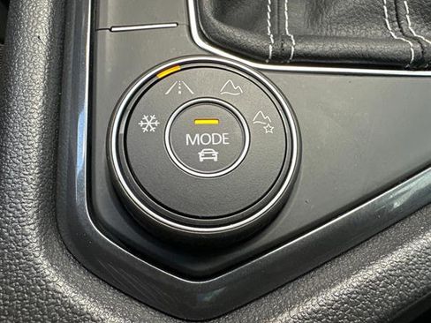 Certified 2022 Volkswagen Tiguan SE image 31