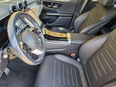 Used 2024 Mercedes-Benz GLC 300 4MATIC image 9