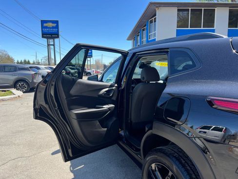 Certified 2024 Chevrolet Trax ACTIV FWD image 32