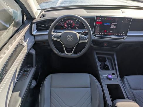New 2026 Volkswagen Tiguan SE image 16