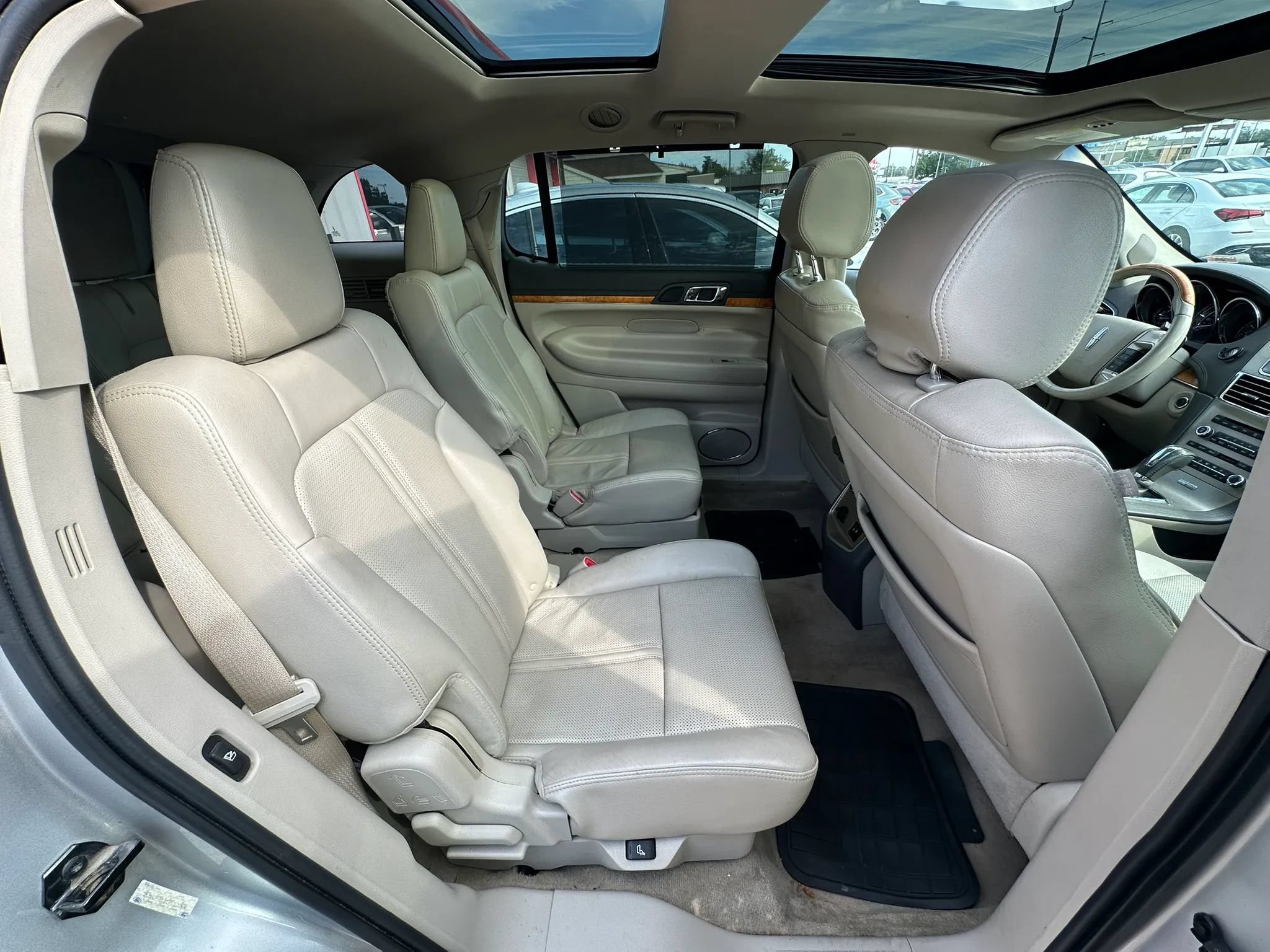 Used 2012 Lincoln MKT AWD image 14