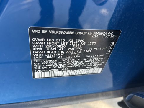 Certified 2025 Volkswagen Atlas SE image 32