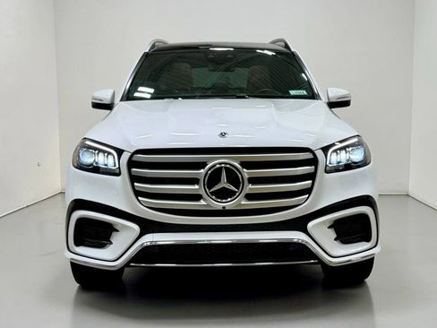 Used 2025 Mercedes-Benz GLS 580 4MATIC image 7