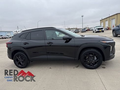 New 2026 Chevrolet Trax LT w/ Midnight Edition image 4