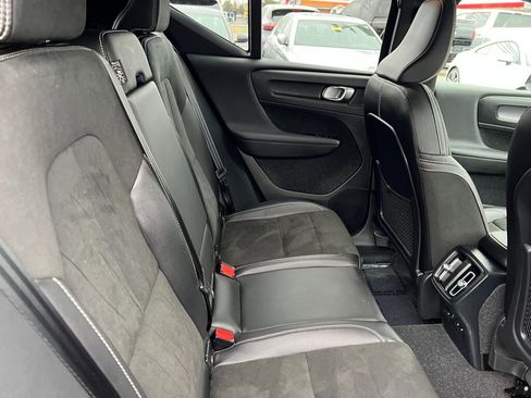 Used 2022 Volvo XC40 T5 R-Design w/ Advanced Package image 27