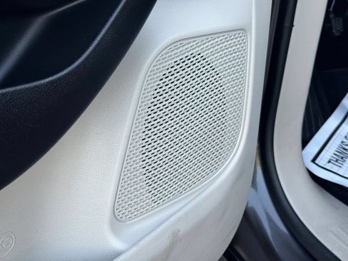 Used 2017 Chrysler Pacifica Touring-L Plus FWD image 13