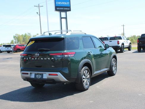 Used 2025 Nissan Pathfinder SL FWD image 9