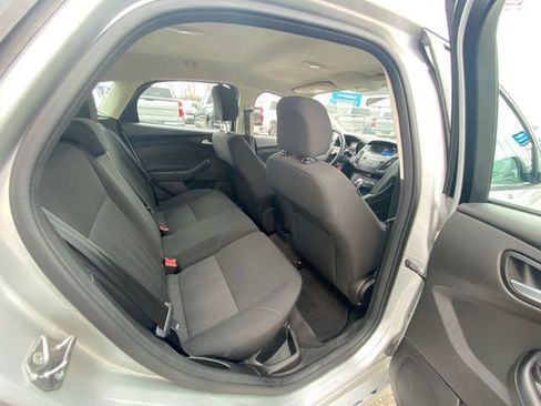 Used 2015 Ford Focus SE w/ SE Sport Package image 32