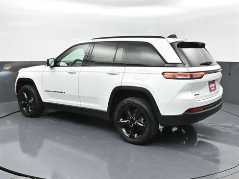 Used 2024 Jeep Grand Cherokee Altitude AWD/4WD image 23