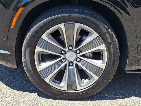 Certified 2026 Cadillac Vistiq Luxury AWD/4WD image 6