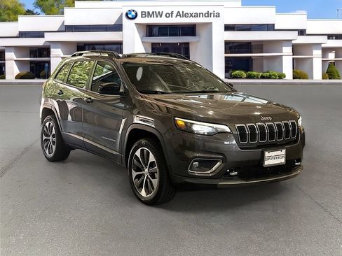 Used 2022 Jeep Cherokee Limited w/ Elite Package AWD/4WD image 3