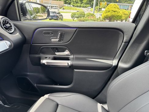 Used 2025 Mercedes-Benz GLB 250 4MATIC image 29