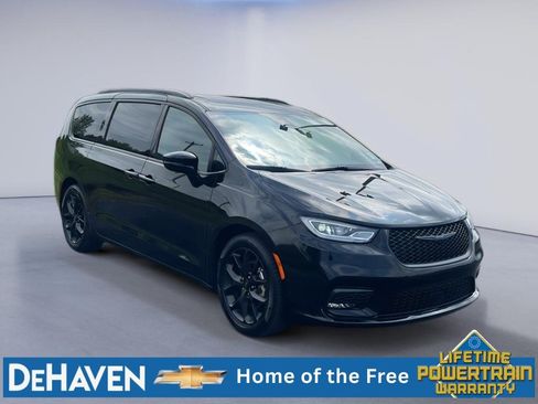 Used 2025 Chrysler Pacifica Limited FWD image 8