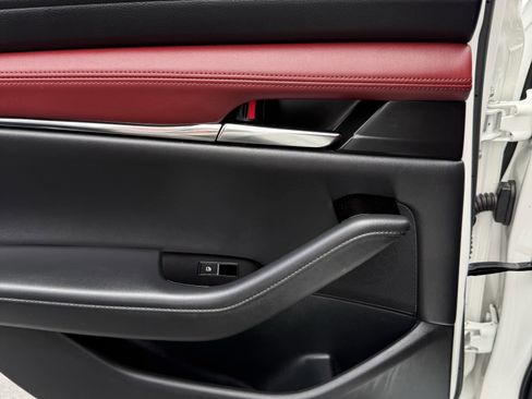 Used 2021 MAZDA MAZDA3 Hatchback w/Premium Plus Pkg image 11