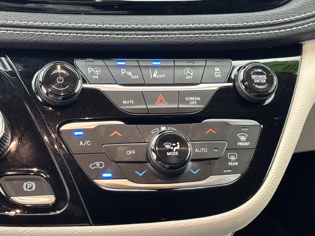 Used 2023 Chrysler Pacifica Touring-L FWD image 48