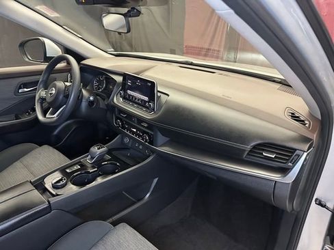Used 2023 Nissan Rogue SV AWD/4WD image 17
