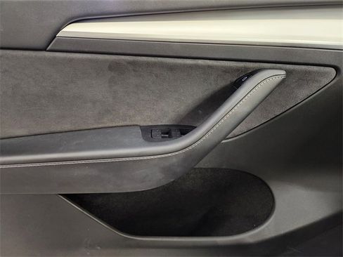 Used 2022 Tesla Model Y Performance image 21