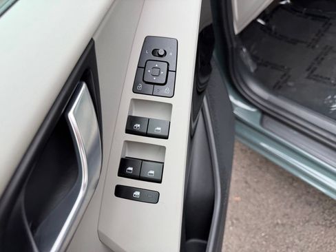 Used 2023 Kia Niro Wind w/ Wind Preserve Package FWD image 12