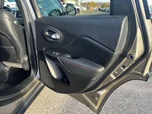 Used 2020 Jeep Cherokee Trailhawk w/ Cold Weather Group image 26