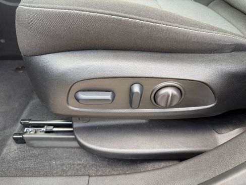 Used 2025 Chevrolet Blazer LT image 23