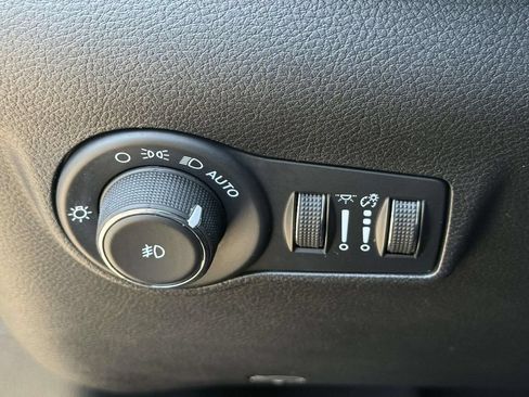 Used 2023 Jeep Compass Latitude AWD/4WD image 17